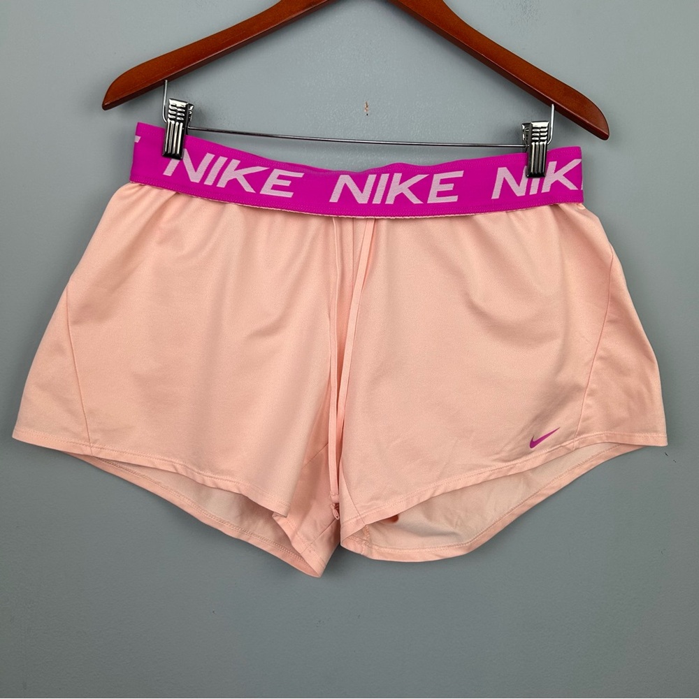 Nike dri-fit Women's running  Athletic pull on Shorts size L drawstring peach